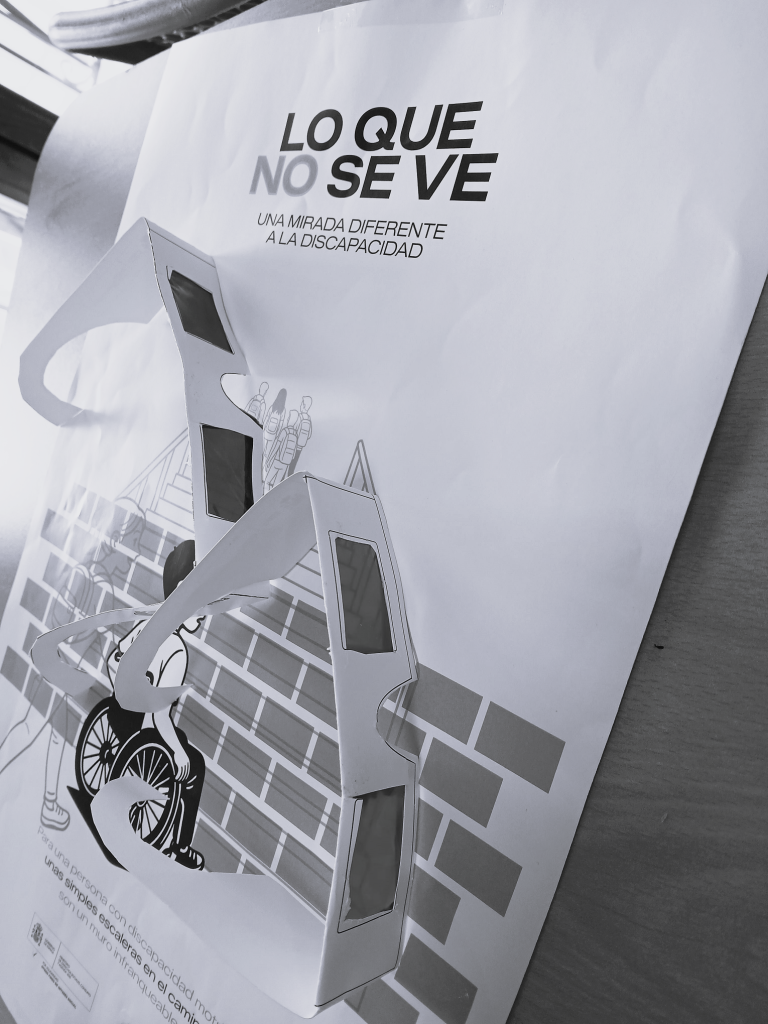 Lo que no se ve - gafas y cartel