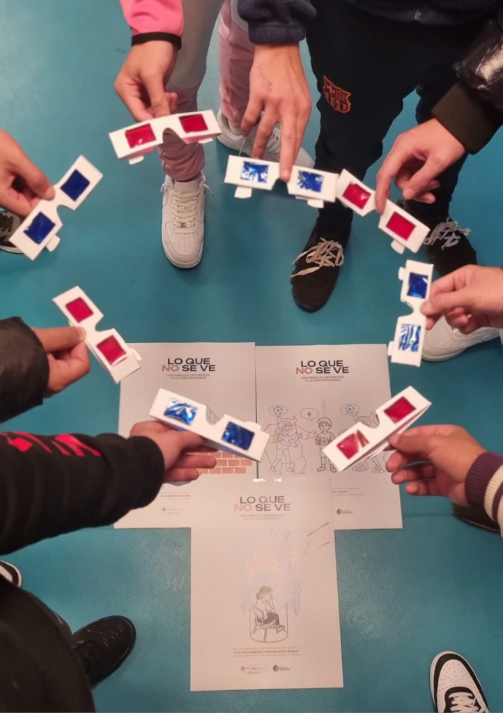 Taller montaje gafas y visualización carteles