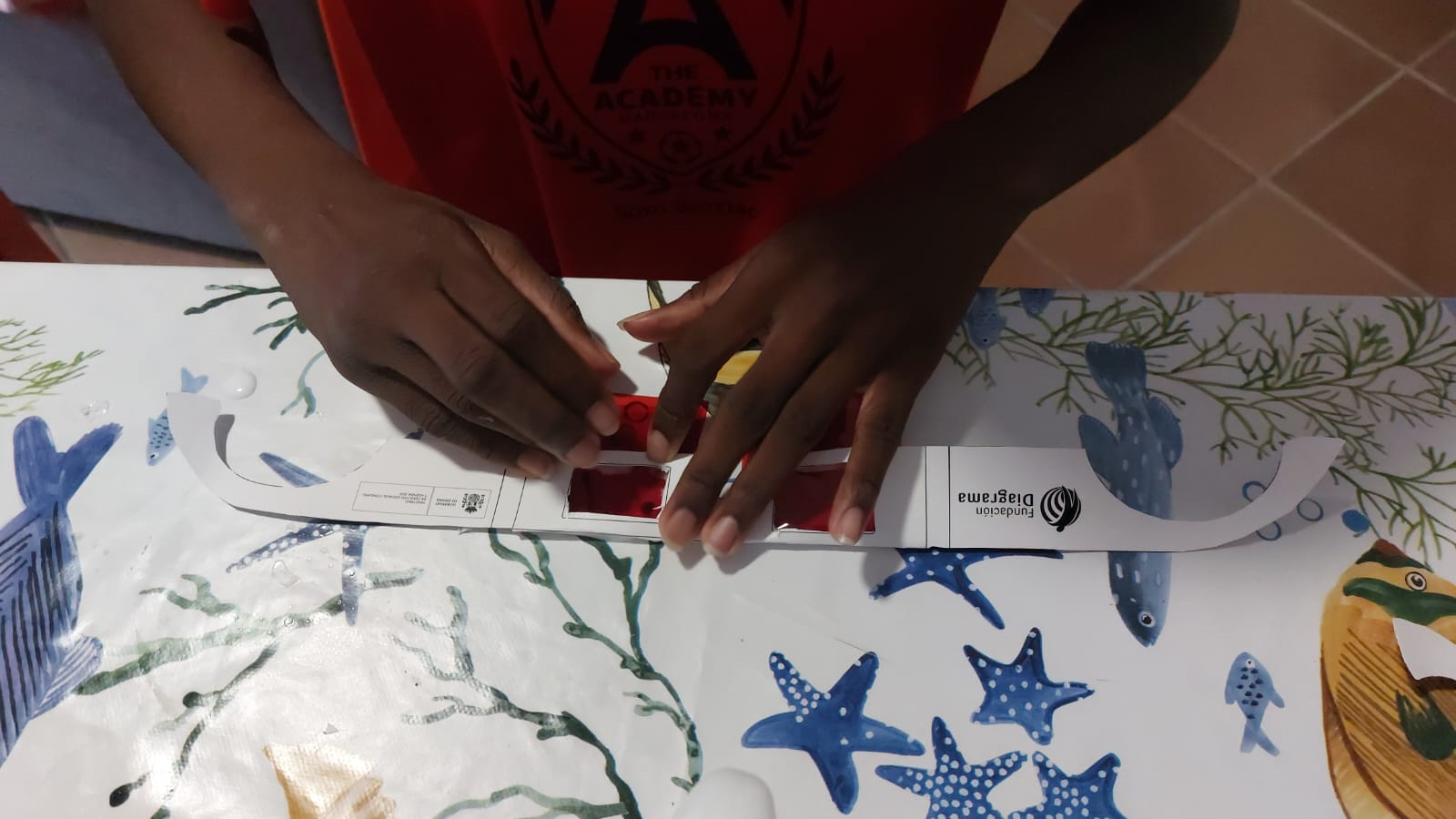 Taller montaje gafas y visualización carteles